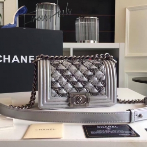 Chanel boy bag 20cm